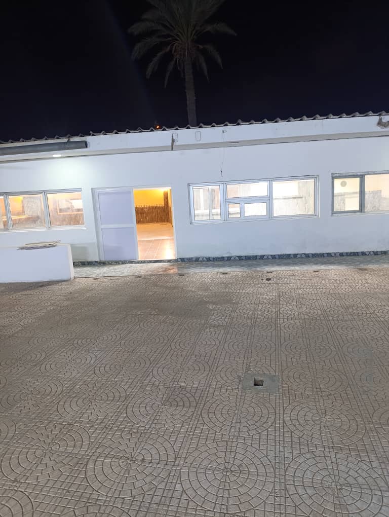 Restaurant à louer avec grande salle climatisée et terrasse à Ambouli