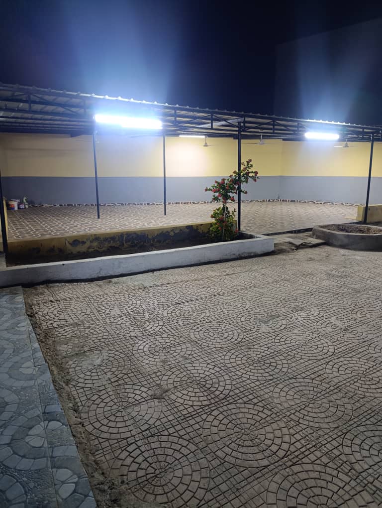 Restaurant à louer avec grande salle climatisée et terrasse à Ambouli