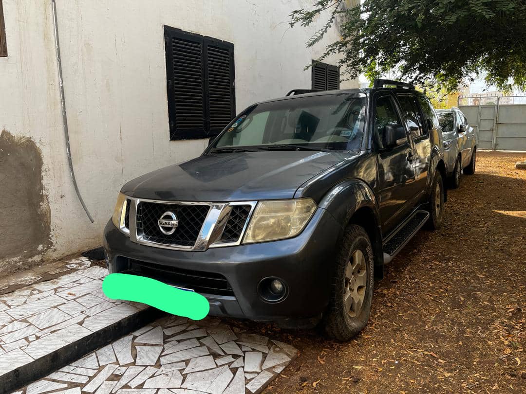 Nissan Pathfinder 2012, modèle abîmé, prix négociable