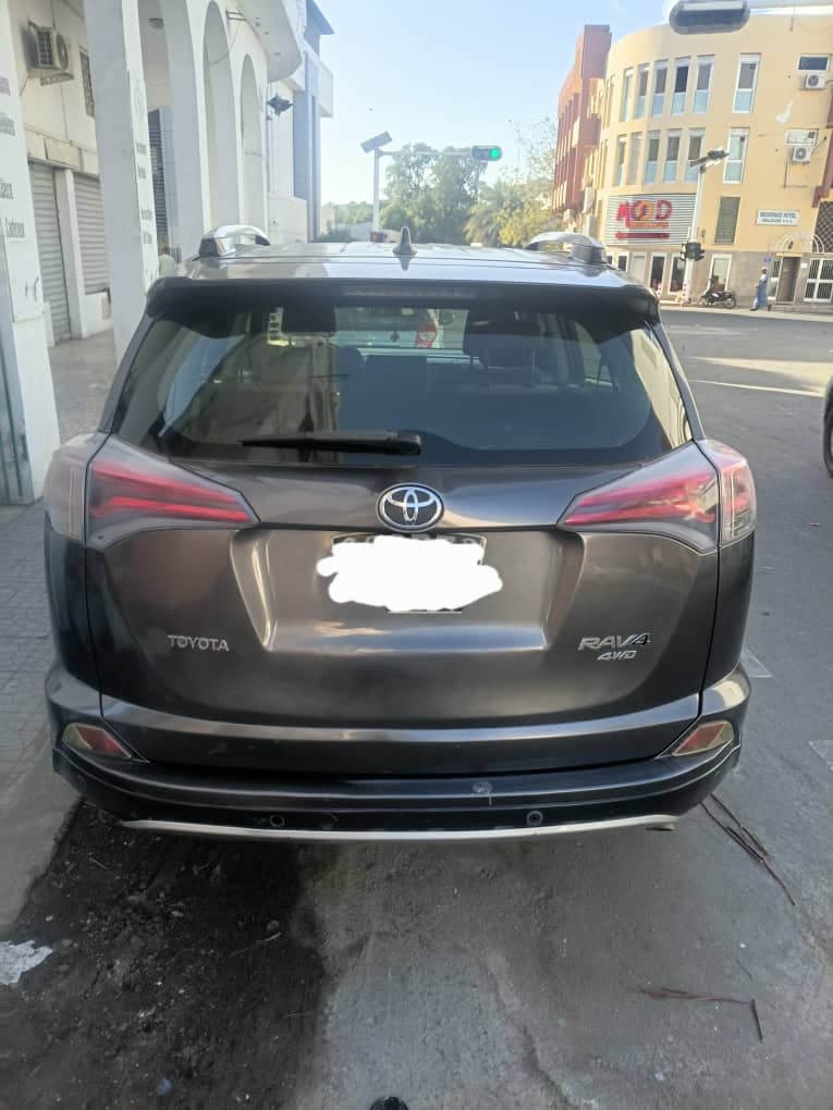 Toyota Rav4 2017, essence, excellent état, faible kilométrage