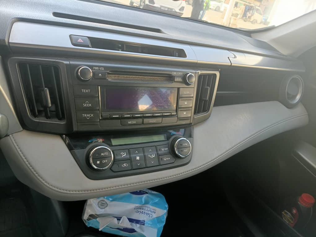 Toyota Rav4 2017, essence, excellent état, faible kilométrage