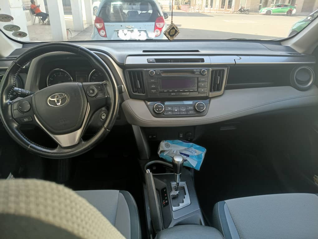 Toyota Rav4 2017, essence, excellent état, faible kilométrage