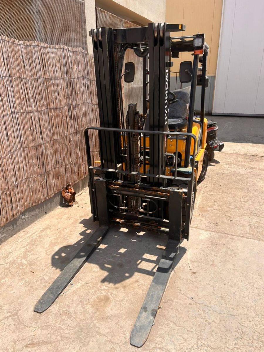 Chariot élévateur 3 tonnes à louer - Équipement moderne