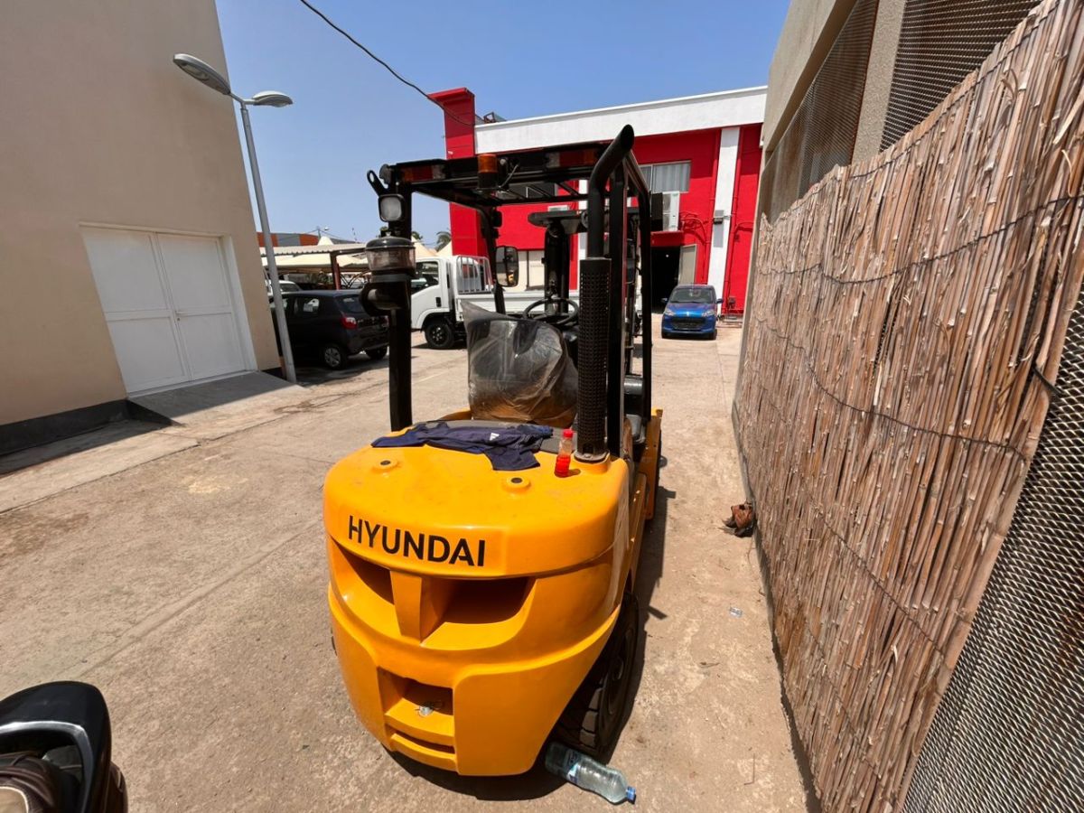 Chariot élévateur 3 tonnes à louer - Équipement moderne