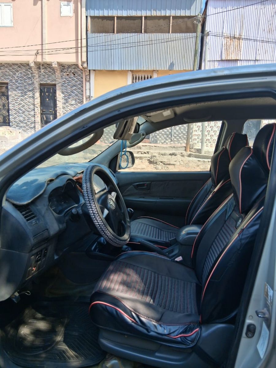 Toyota Hilux 4x4 Double Cabine Diesel avec Climatisation