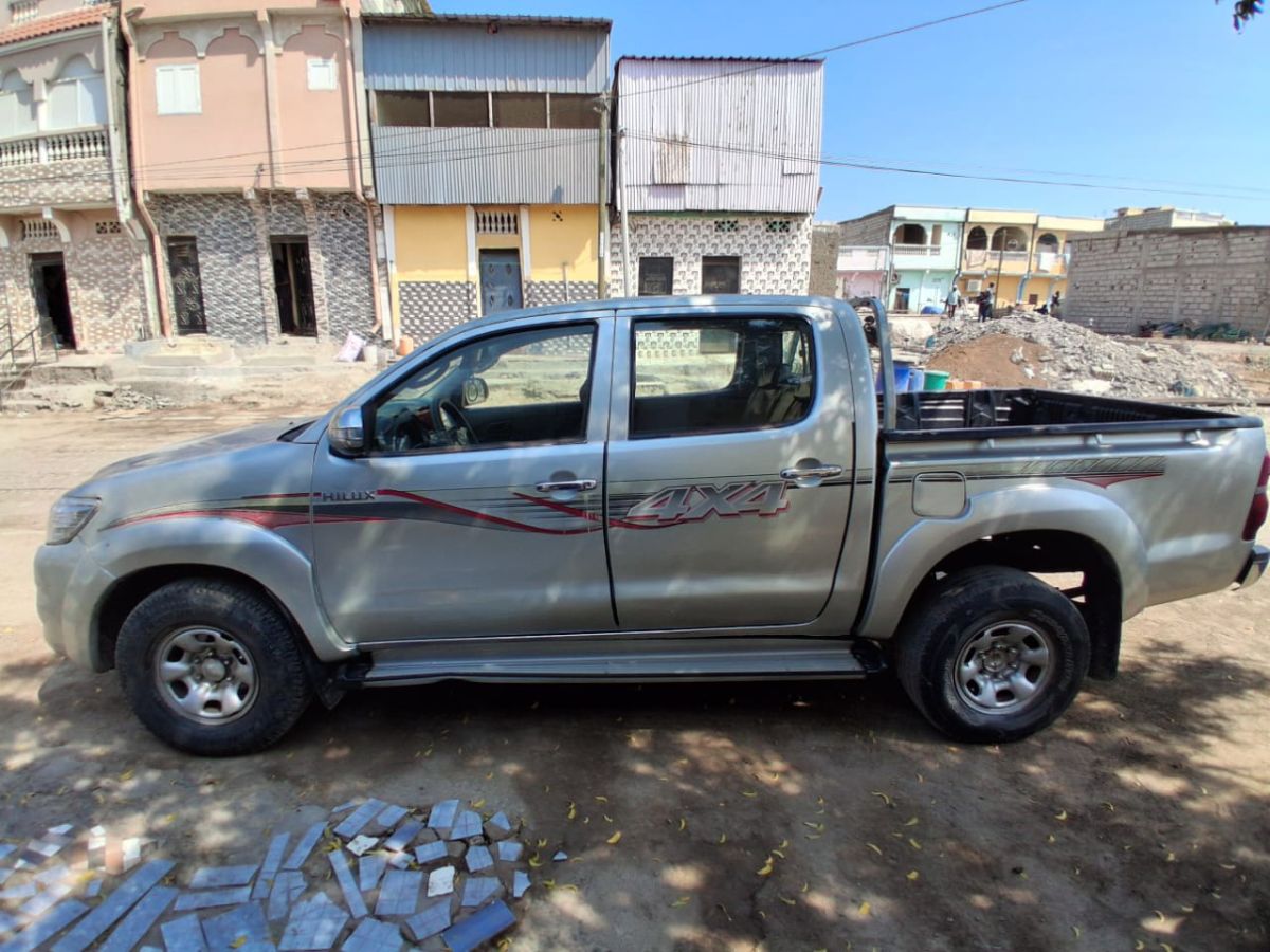 Toyota Hilux 4x4 Double Cabine Diesel avec Climatisation