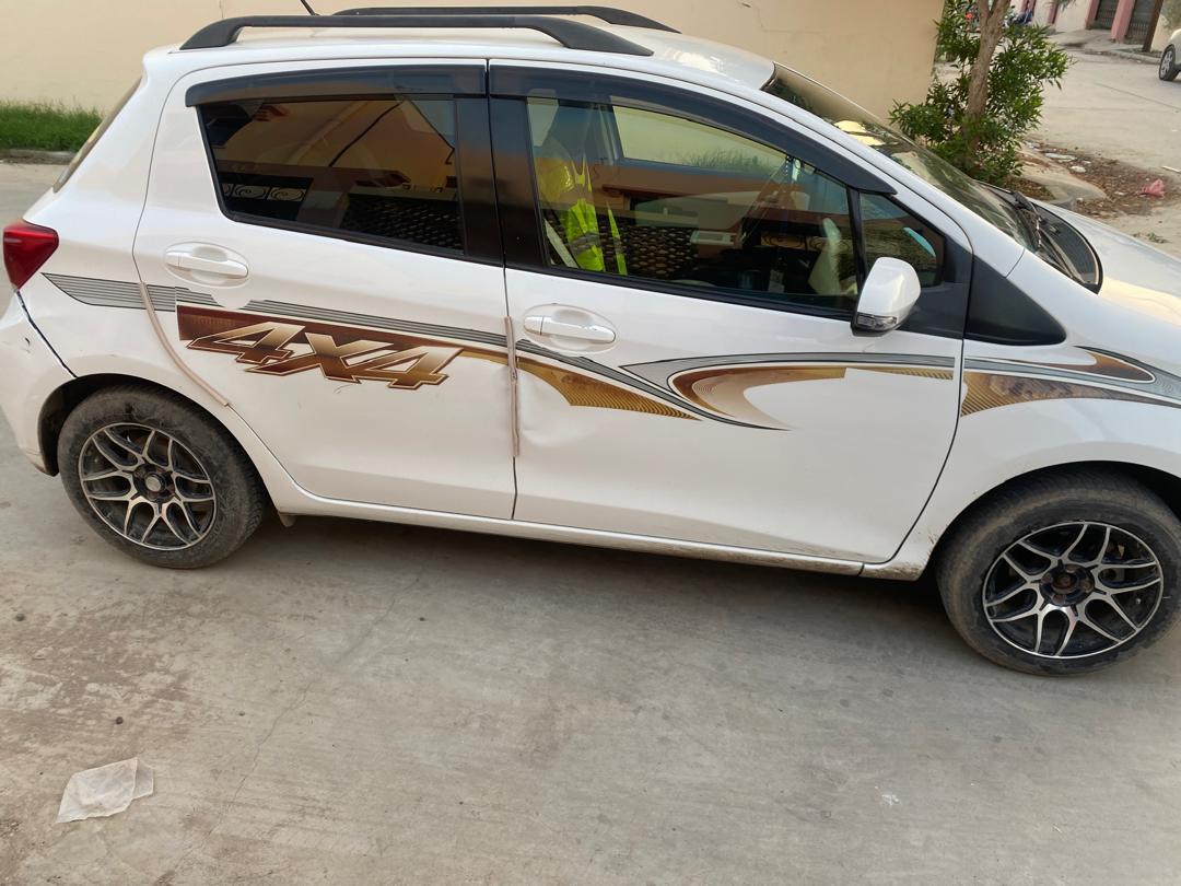 Toyota Vitz 2015, essence, automatique, en très bon état