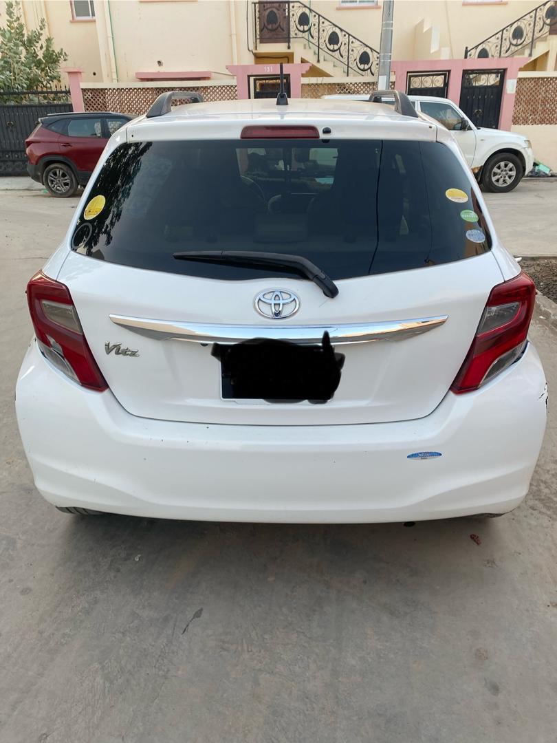 Toyota Vitz 2015, essence, automatique, en très bon état