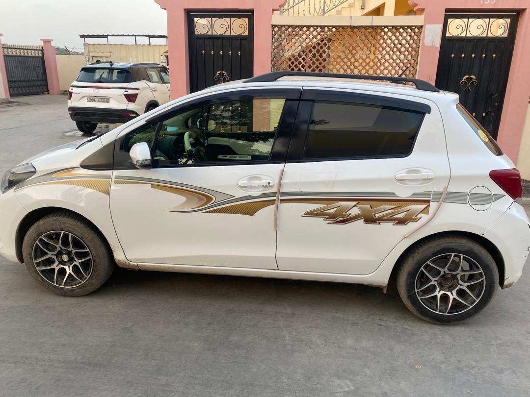 Toyota Vitz 2015, essence, automatique, en très bon état