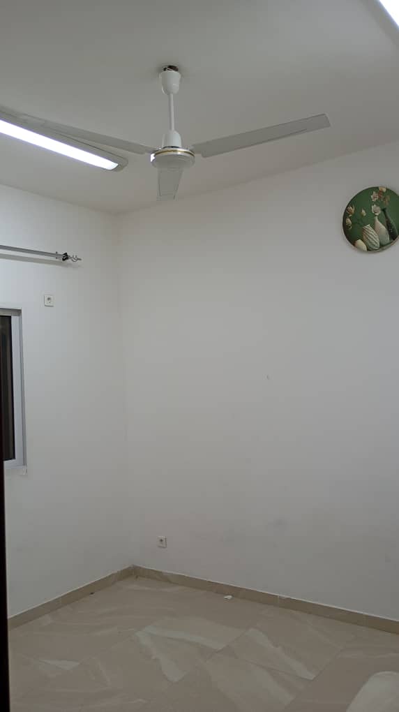 A louer Maison F4 avec parking et cour à Cité Sogik