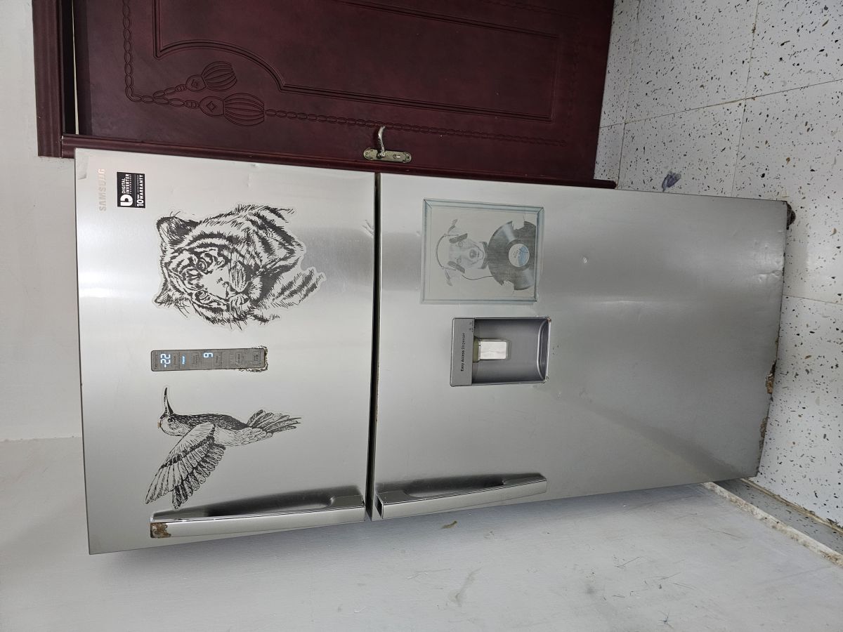 Salon, télé, frigo Samsung, clim Gree, meuble TV, accessoires & Firache