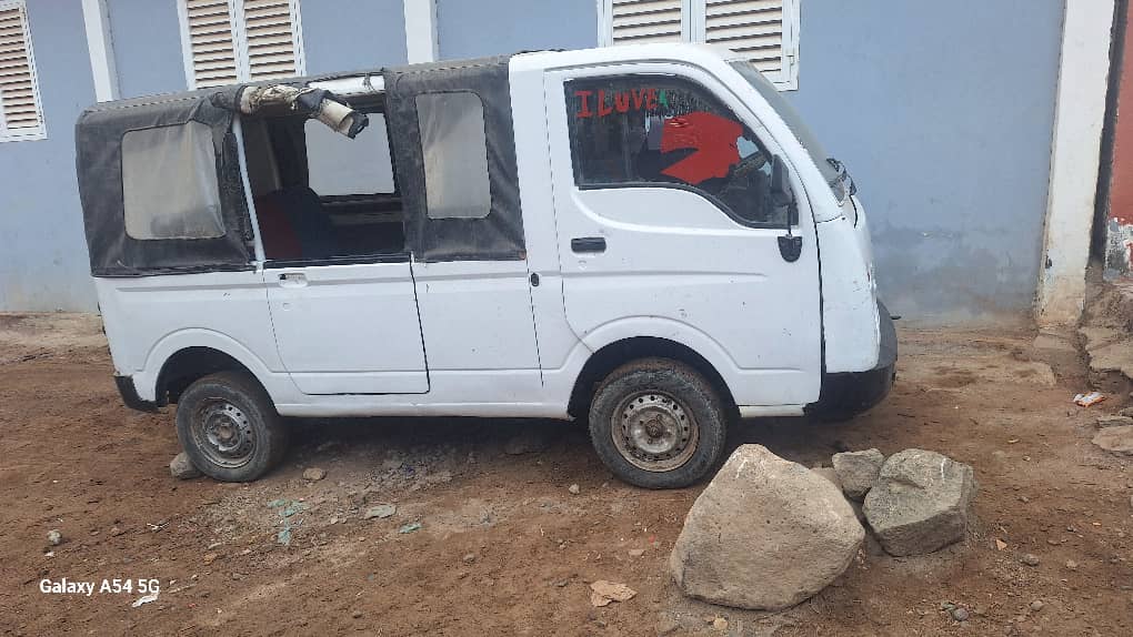 2 Bajaj à vendre – 2023 et 2019 – Très bon état