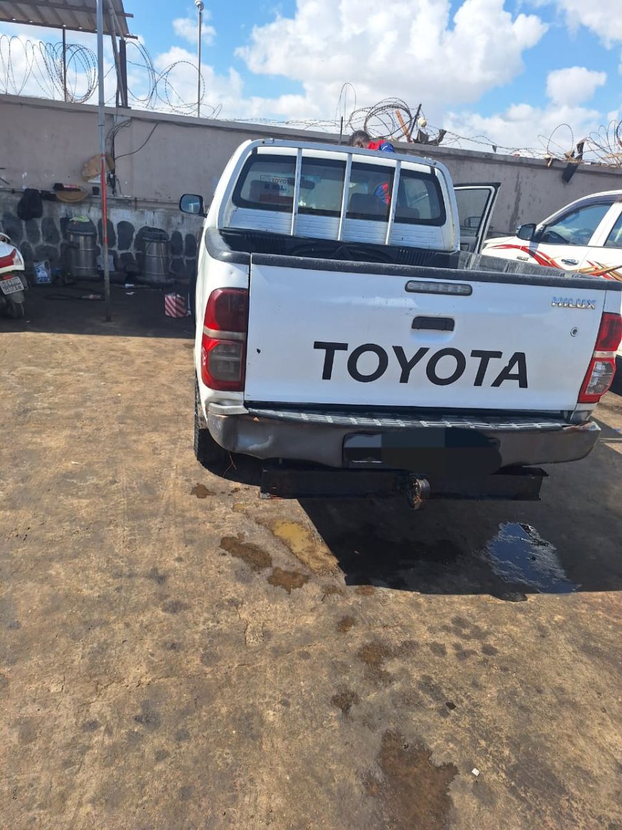 Toyota Hilux Pick-up 2015, diesel, manuelle, climatisation, robuste et fiable