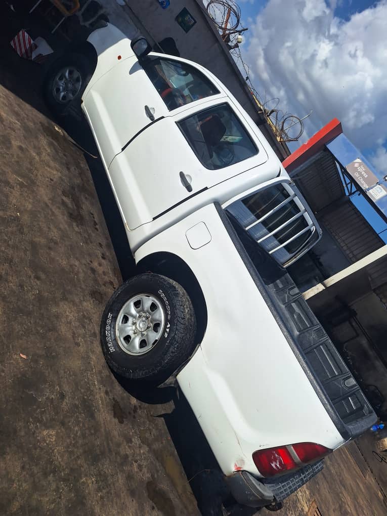 Toyota Hilux Pick-up 2015, diesel, manuelle, climatisation, robuste et fiable