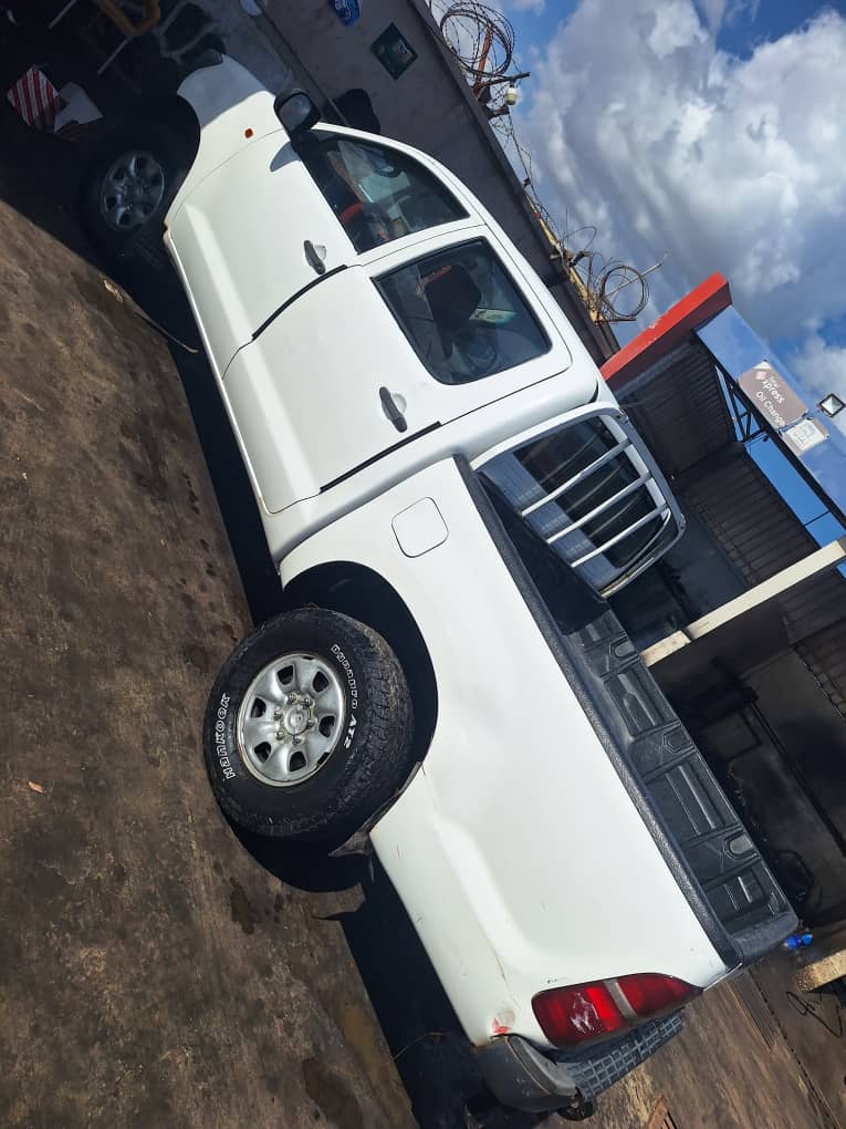 Toyota Hilux Pick-up 2015, diesel, manuelle, climatisation, robuste et fiable