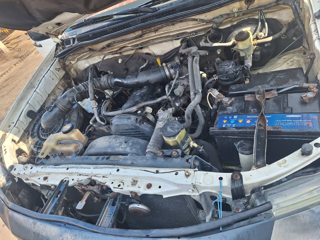 Toyota Hilux Pick-up 2015, diesel, manuelle, climatisation, robuste et fiable