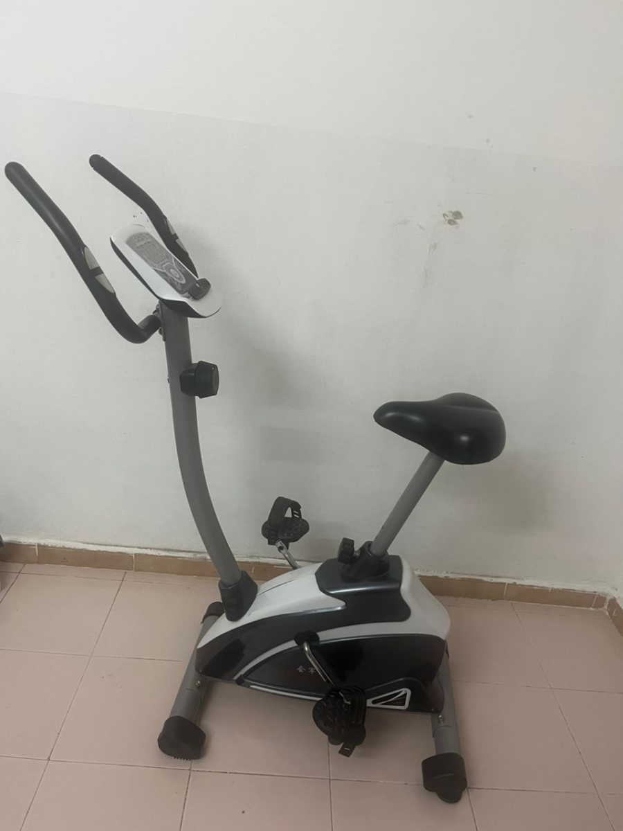 Frigo, vélo, clim et meubles à vendre – Très bon état