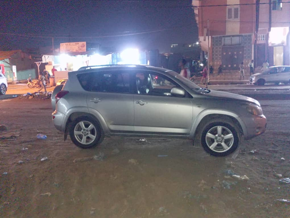 Toyota RAV4 95000 km Diesel, boite manuelle, très bon état