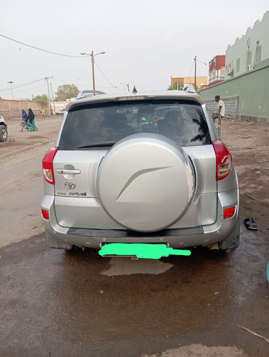 Toyota RAV4 95000 km Diesel, boite manuelle, très bon état