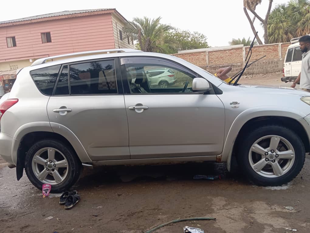 Toyota RAV4 95000 km Diesel, boite manuelle, très bon état