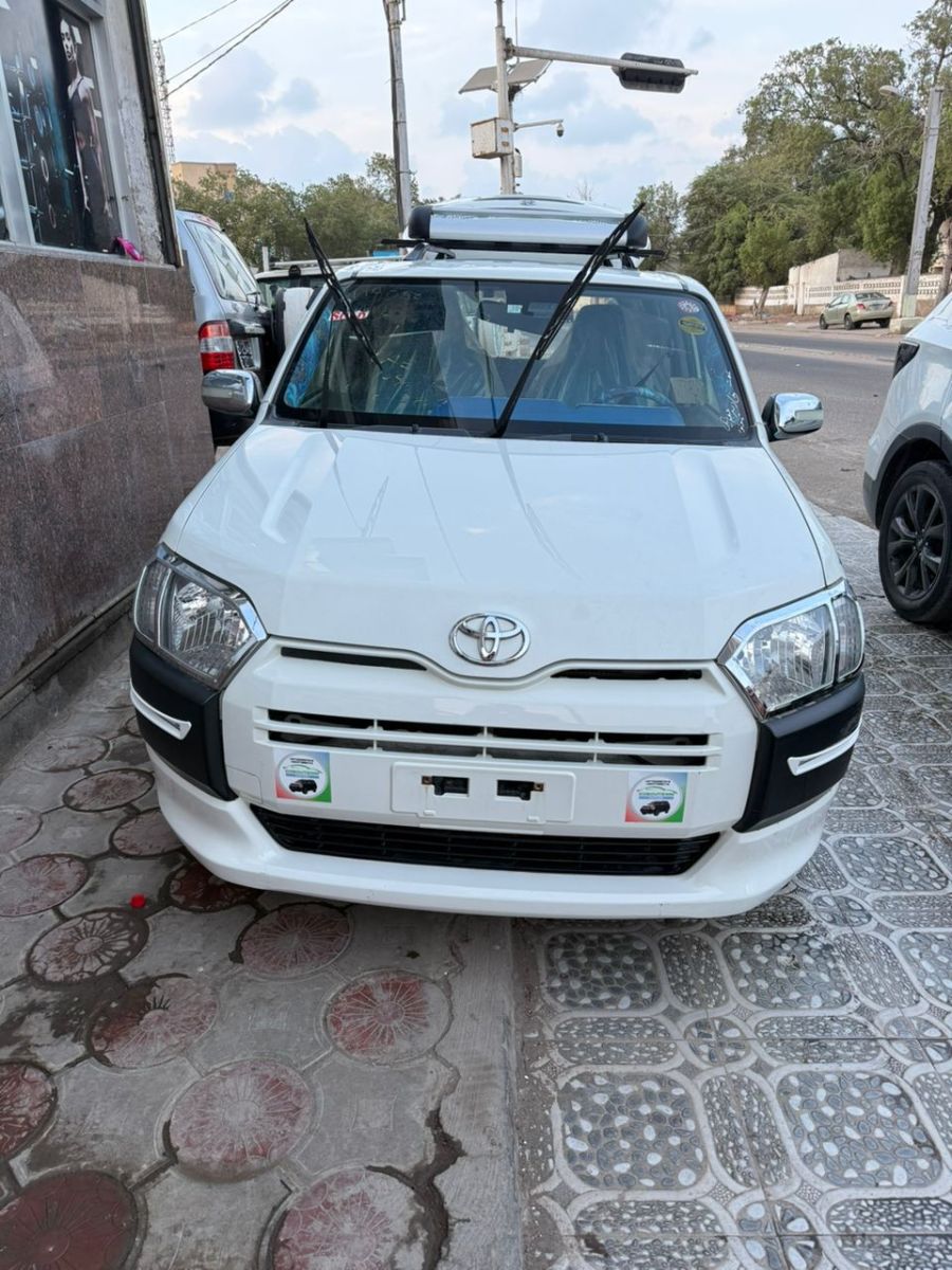 Toyota Probox Succeed, importé de Dubaï, excellent état