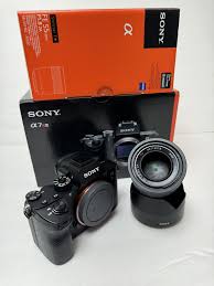 Sony Alpha A7 IV avec objectif 28-70 mm, état neuf