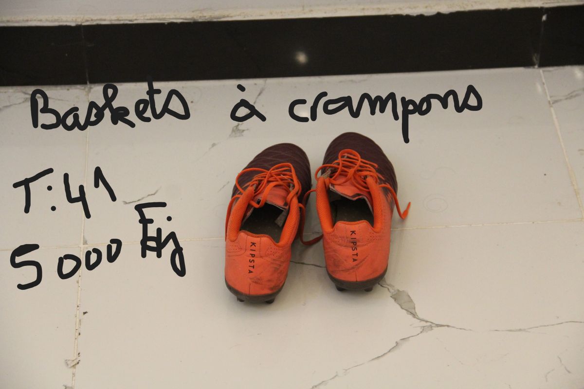 Chaussures de sport à crampons, taille 40