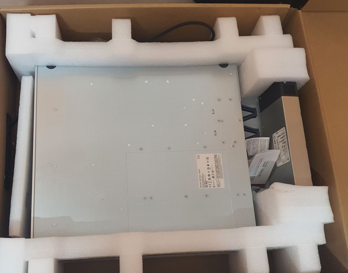 Switch Cisco Meraki MS350-48P, PoE+, 48 ports, 10G uplink, gestion cloud