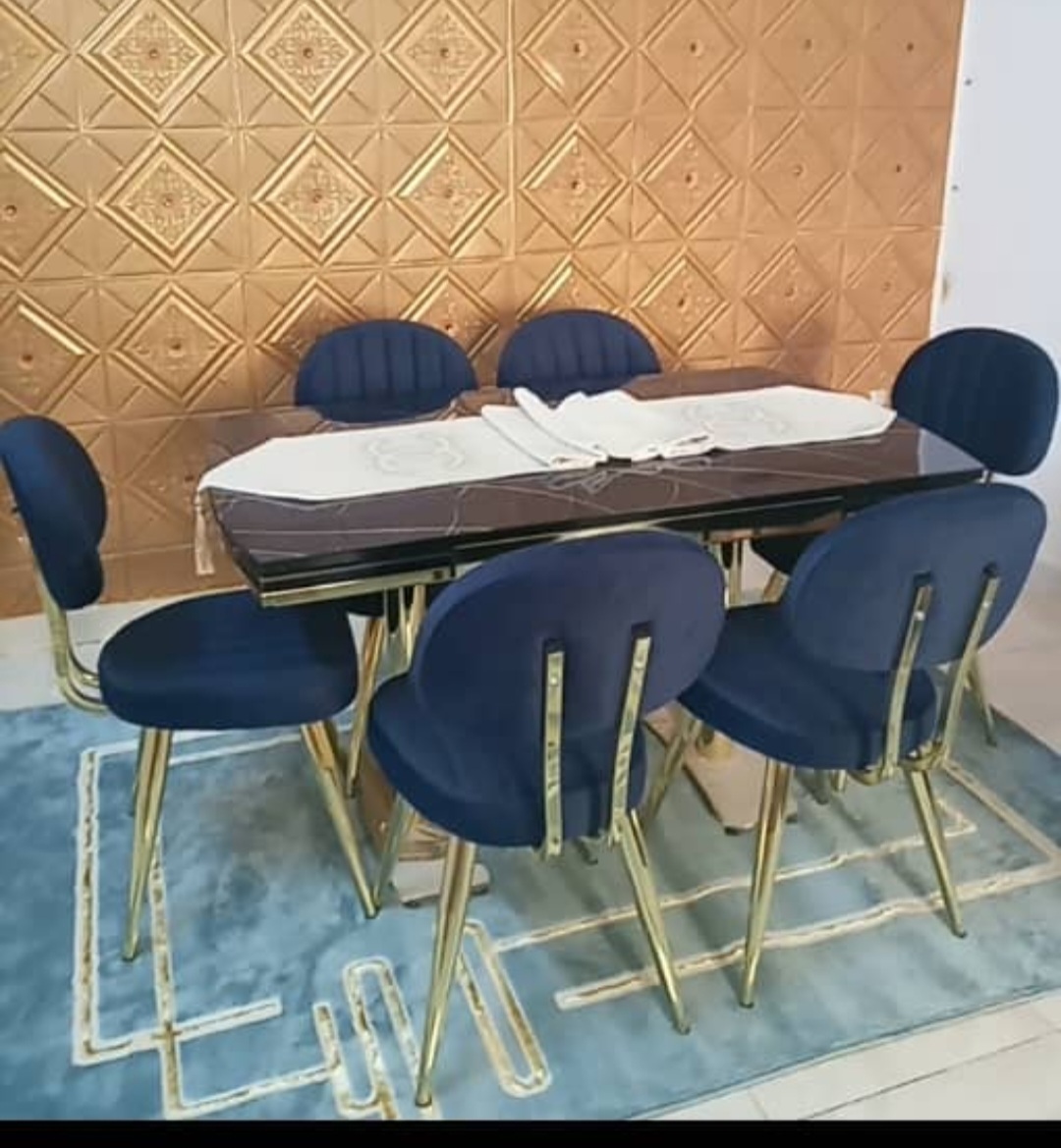 Excellente table à manger en miroir