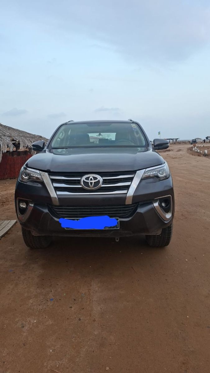 Toyota Fortuner 2021, climatisation excellente, moteur impeccable