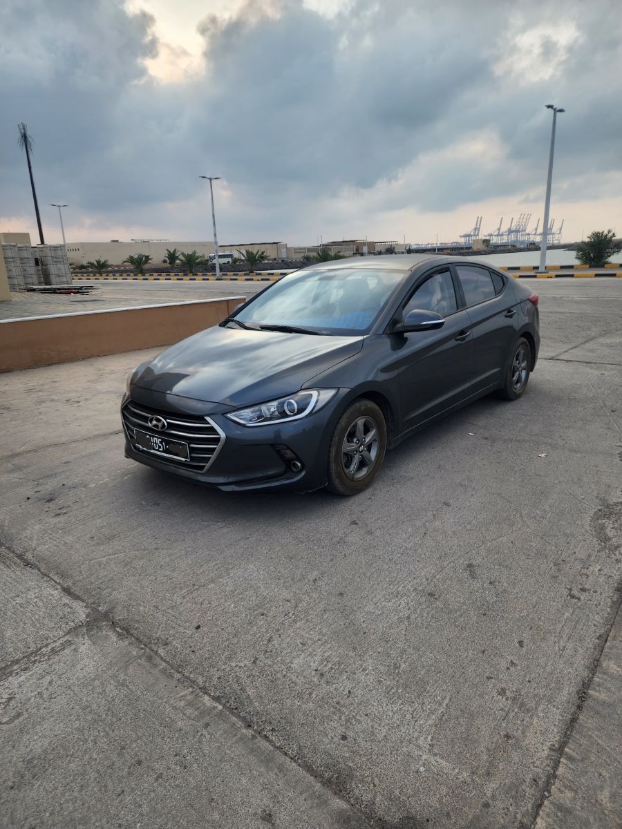 Hyundai Elantra 2016, automatique, sièges tissu turc, clim impeccable