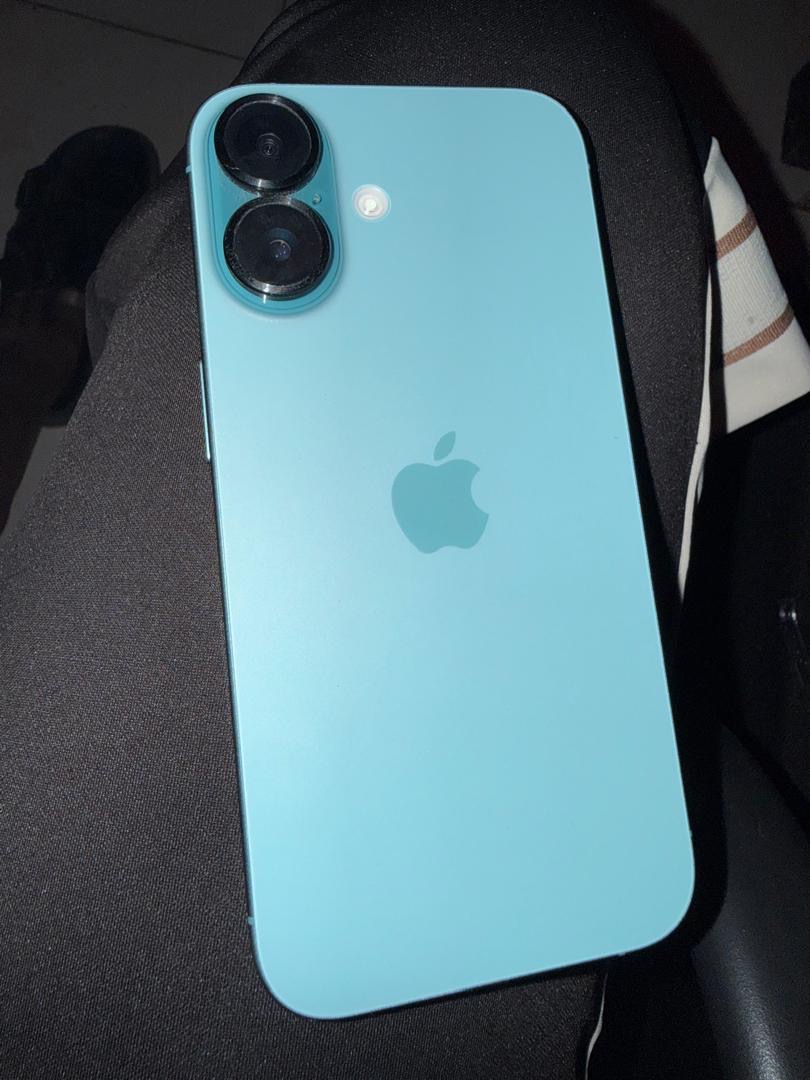 iPhone 16 128 Go, batterie à 96%, excellent état