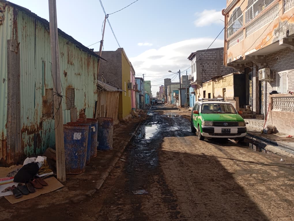 Deux maisons en bois à vendre à Q3 avenue 18 Dikada Marmarka