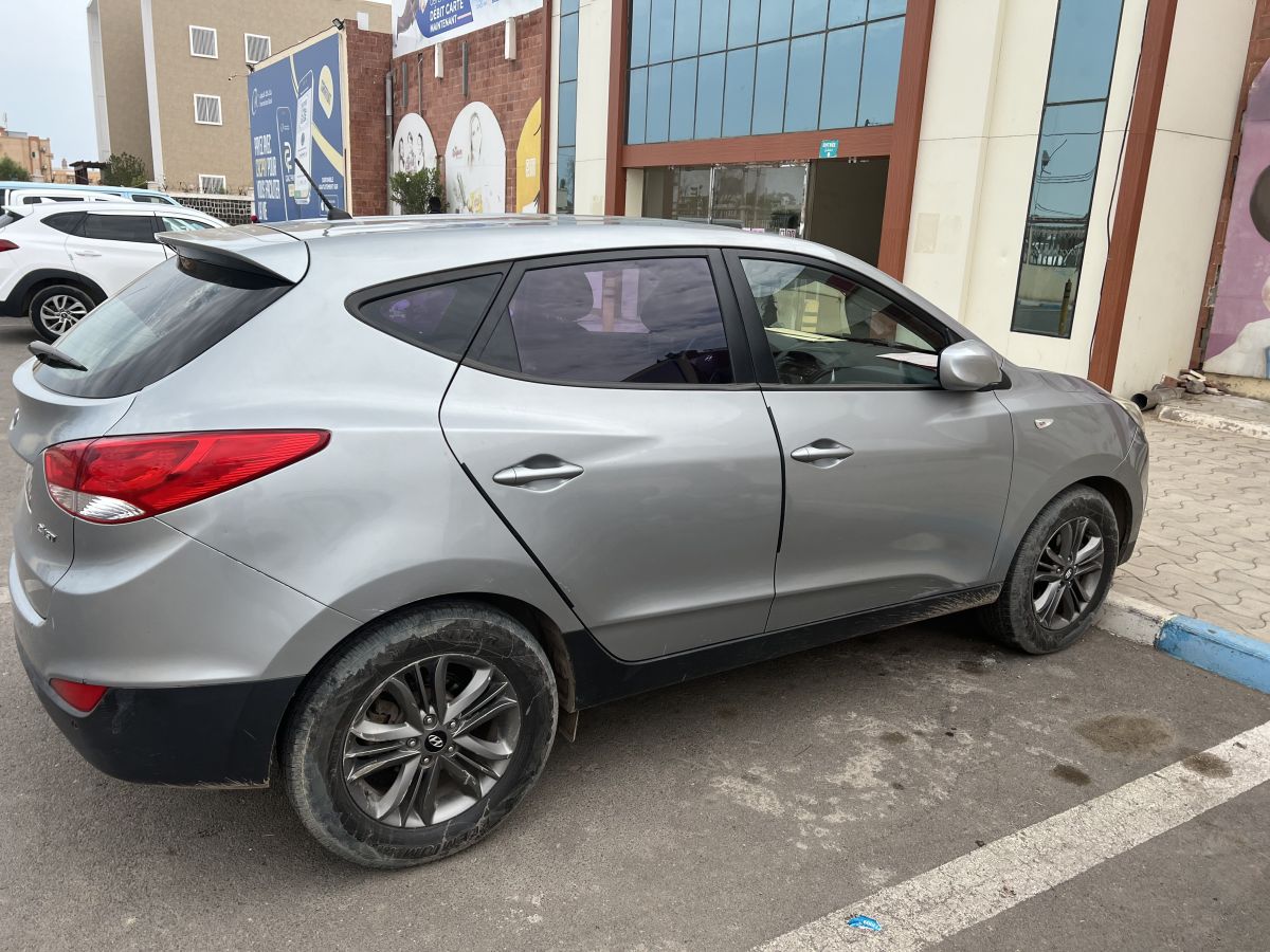 Location de voiture propre et confortable, disponible