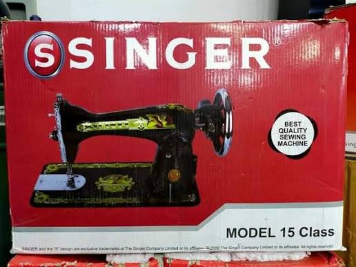 Machine à coudre Singer, neuve avec table et chaise