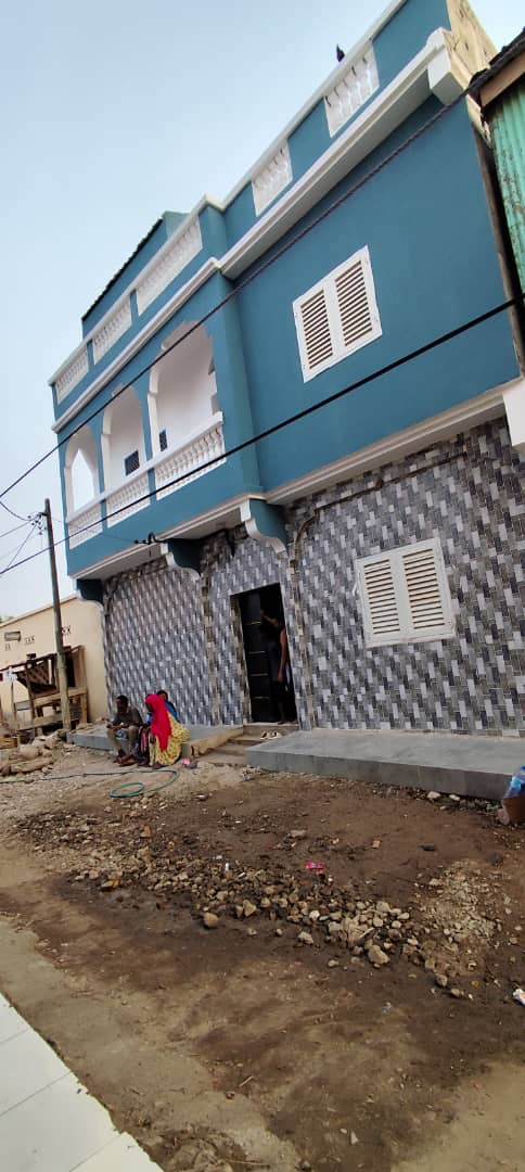 Maison F4 au rez-de-chaussée, Q.7bis, rue 18, pour jeunes mariés