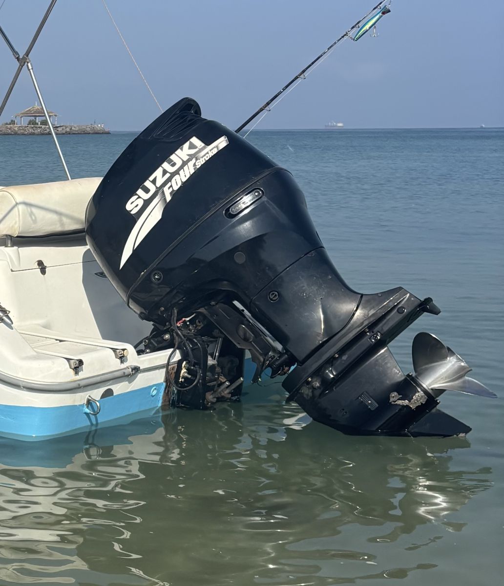 Moteur hors-bord 4T Suzuki DF150, en parfait état