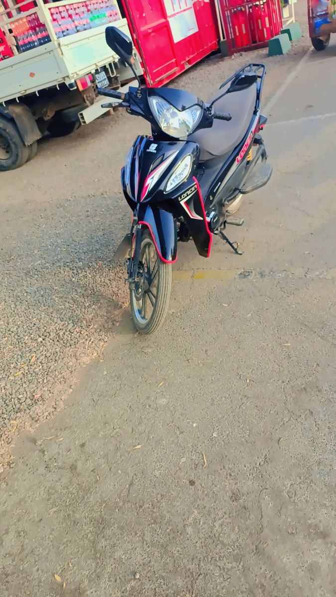 Moto Locin D108, en parfait état et bien entretenu