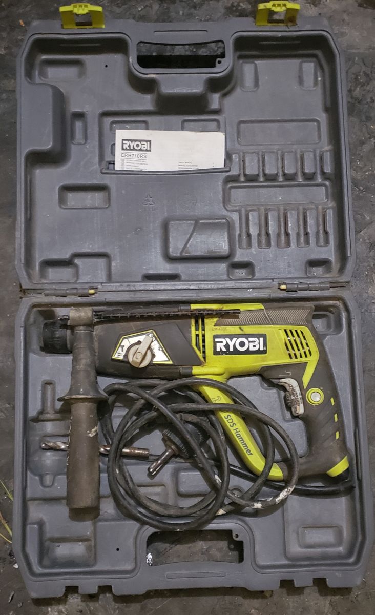 Perceuse RYOBI Hammer, très robuste et en excellent état