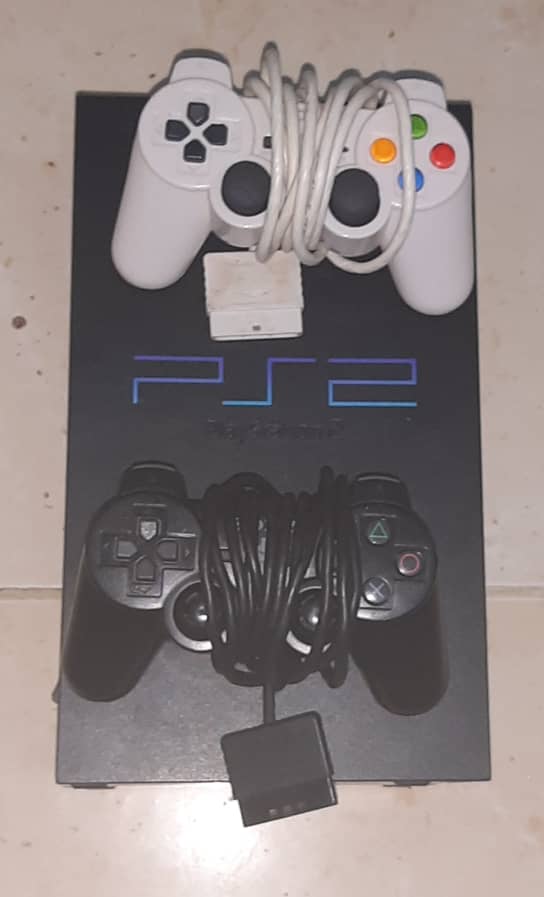 Console de jeu PS2 avec manettes et 15 jeux inclus