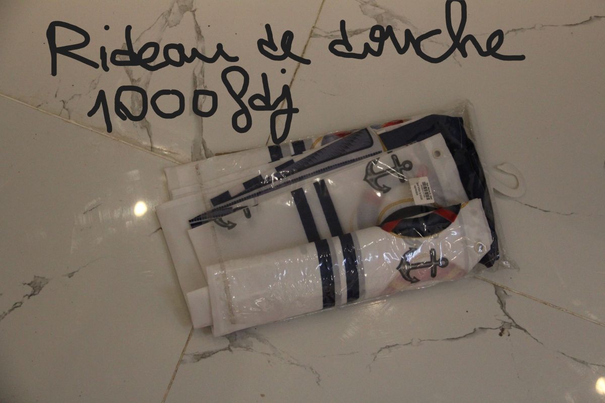 Rideau de douche neuf en parfait état