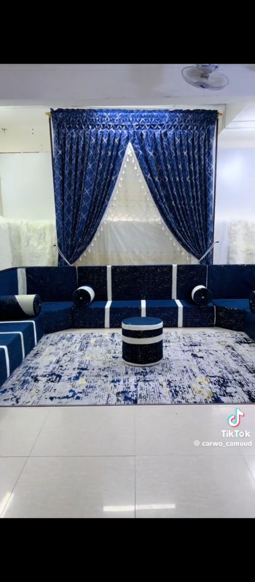 Salon en excellent état, couleur bleue