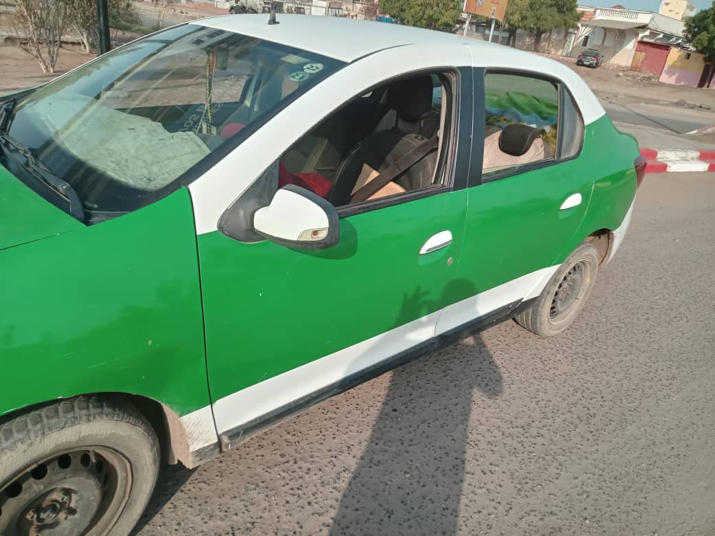 Taxi Renault Logan 130 000km, très économique, en bon état