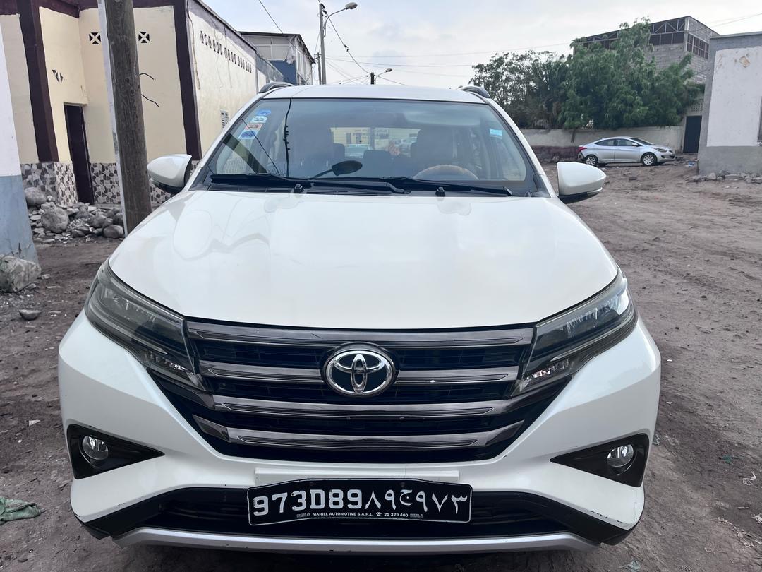 Toyota Rush 2022 Blanc, 1ère main, entretenue par MARILL