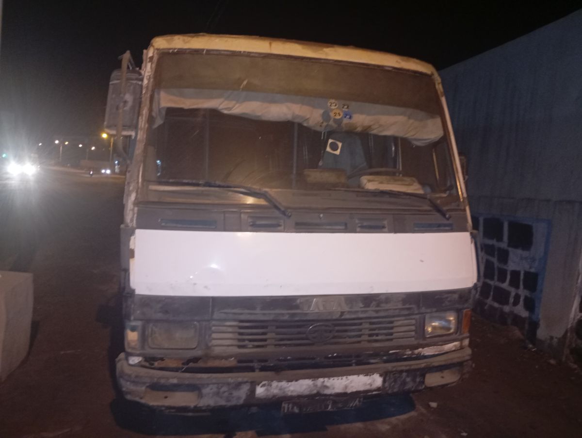 Bus Tata 30+ places à vendre, bon état, moteur neuf, prix négociable