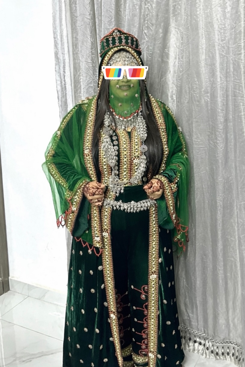 Robe traditionnelle yéménite en velours vert avec accessoires complets