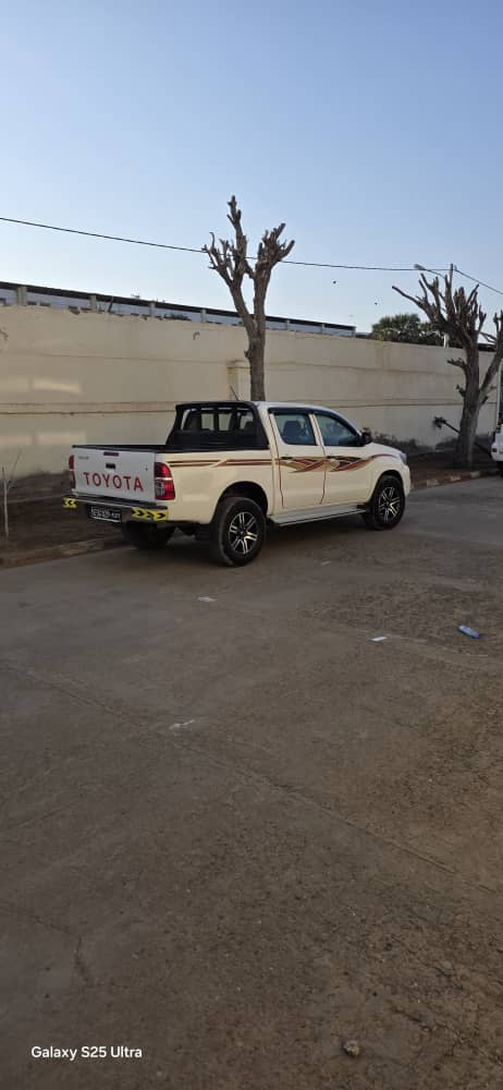Toyota Hilux Double Cabine 90km, Moteur en Bon État