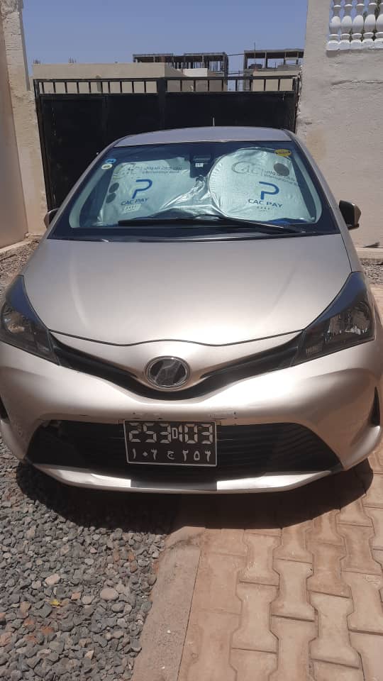 Toyota Vitz 2014, automatique, mode sport, très propre
