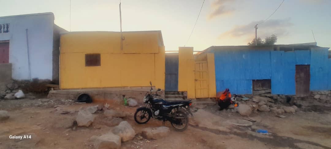 2 maisons en construction légère à Balbala 11, avec titre provisoire