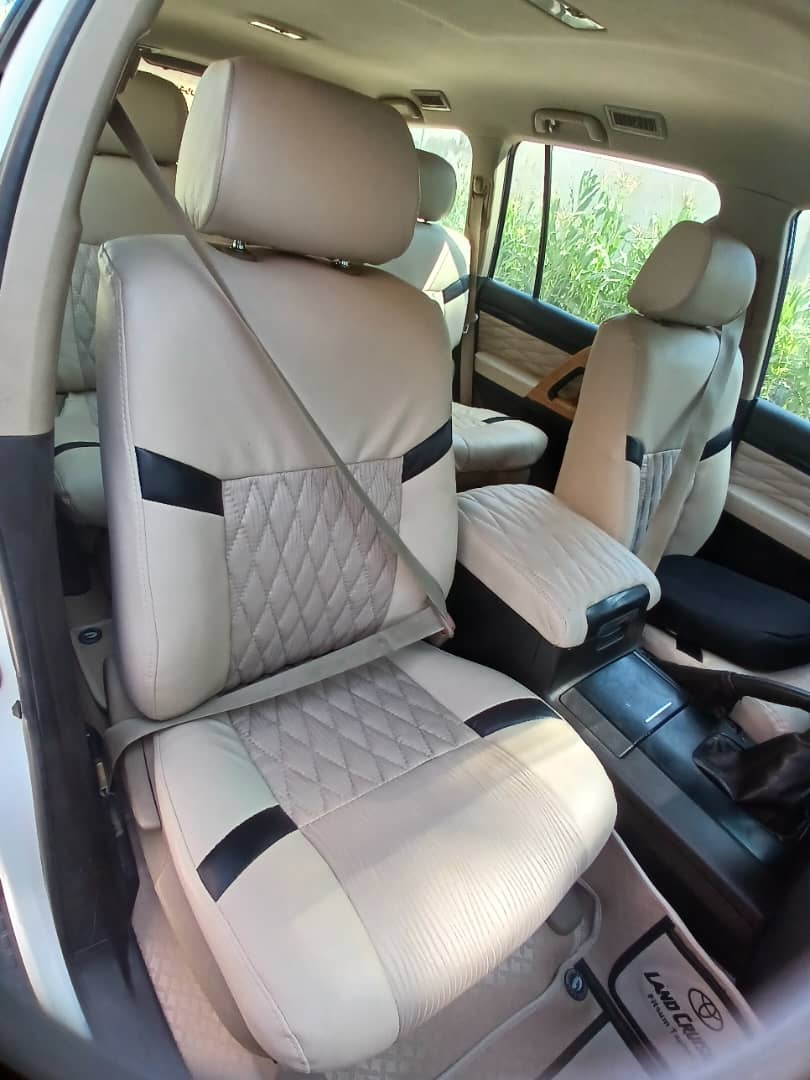 Toyota Land Cruiser V8 Diesel - Puissant et Confortable